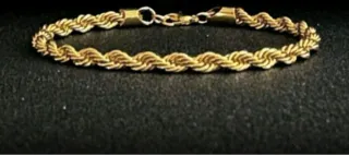 Pulsera dorada estilo cadena