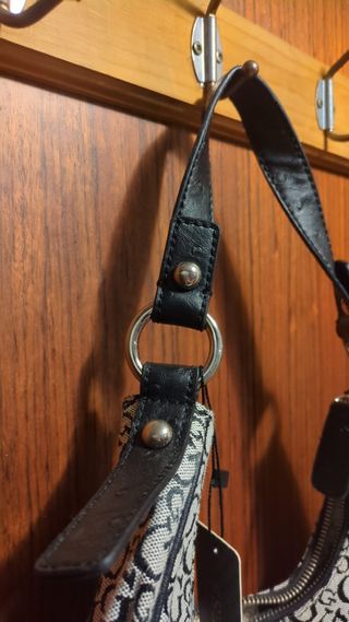 Bolso de asa corta marca Guess nuevo con etiqueta