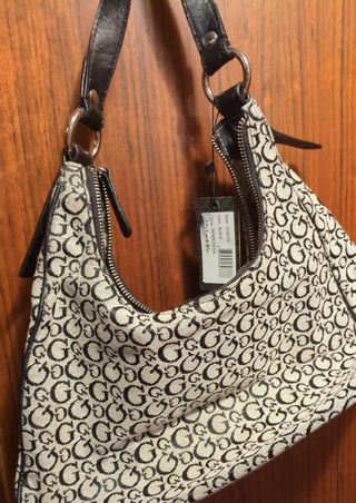 Bolso de asa corta marca Guess nuevo con etiqueta