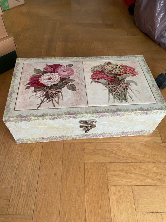 Caja decorativa floral