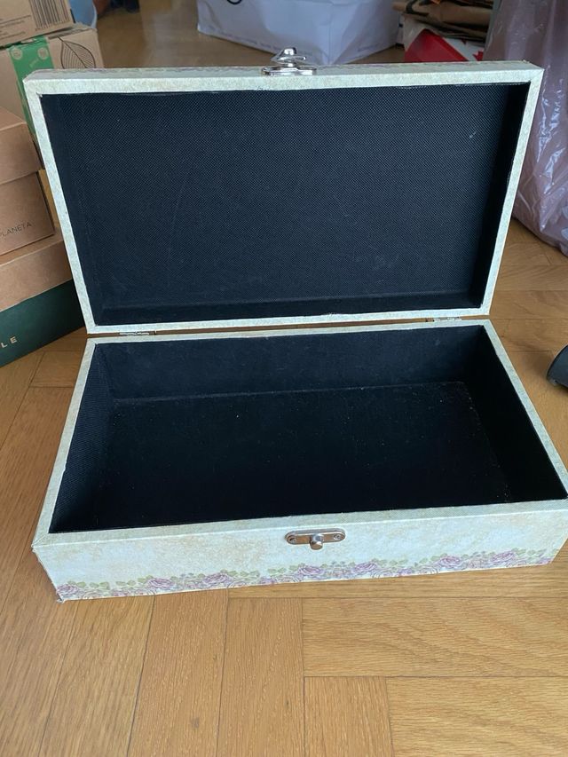 Caja decorativa floral