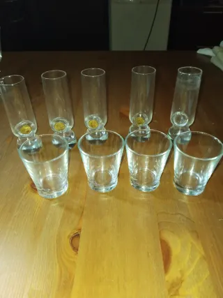 Bicchieri shot con dettagli oro