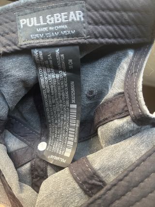 Gorra gris con bordado