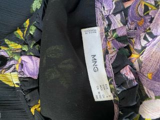 Blusa Mango floral negra multicolor