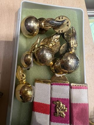 Lote de condecoraciones y pasadores