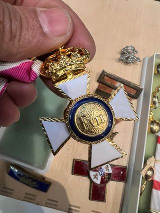 Lote de condecoraciones y pasadores