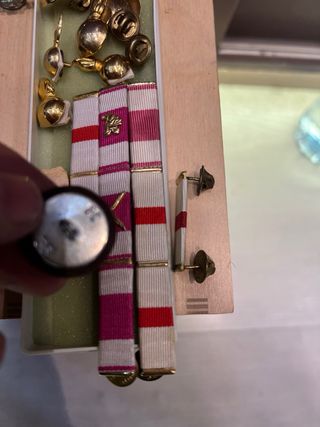 Lote de condecoraciones y pasadores