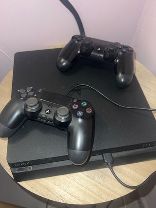 PS4 (PlayStation 4) Negra + 2 Mandos