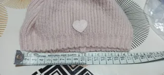 Cappello bimba con pompon bianco e cuore