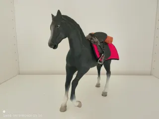 Caballo Madelman con accesorios