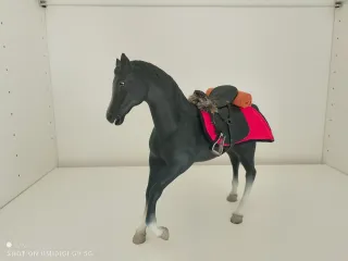Caballo Madelman con accesorios