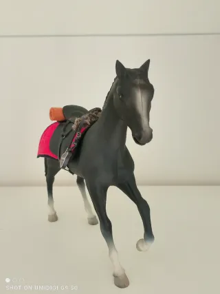 Caballo Madelman con accesorios