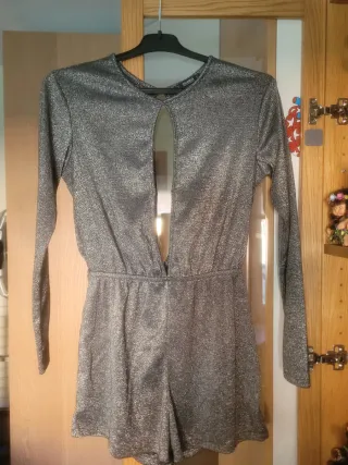 Mono corto plateado fiesta.