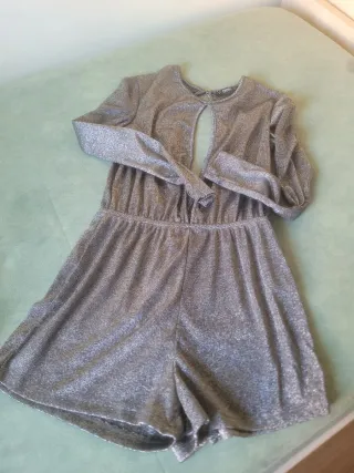 Mono corto plateado fiesta.