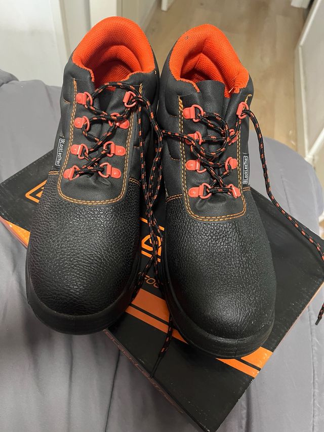 Botas de seguridad nuevas