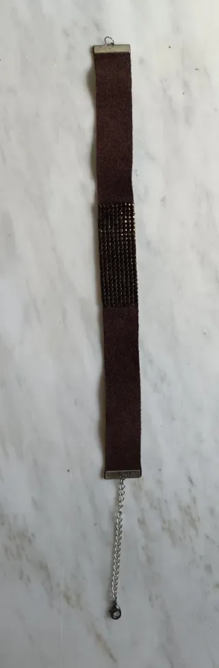 Choker pelle vintage marrone con dettagli oro