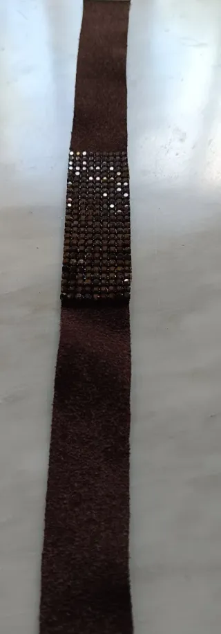 Choker pelle vintage marrone con dettagli oro