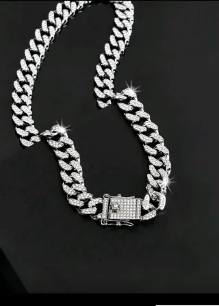 Cadena cubana plateada con diamantes