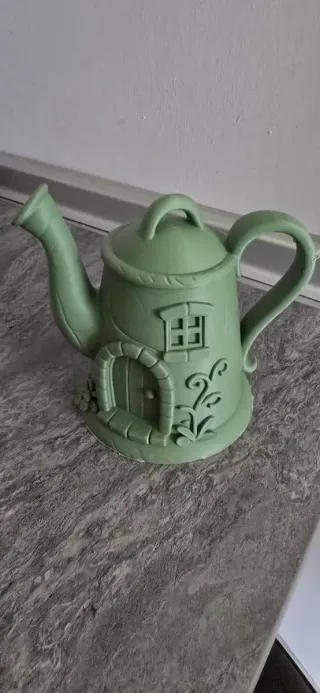 Annaffiatoio verde casa delle fate