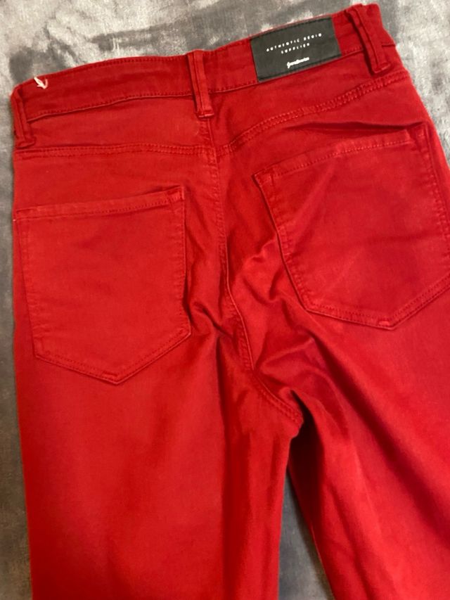 Vaqueros Stradivarius Rojos