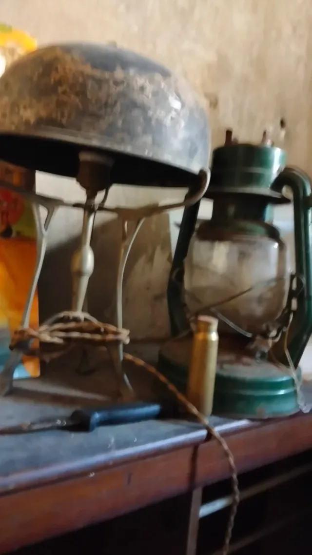 Lámpara de aceite antigua