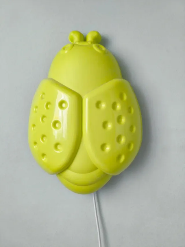 Lámpara infantil mariquita verde IKEA