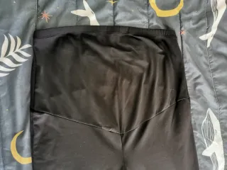 2 pantalones ligeramente acampanados para embarazo