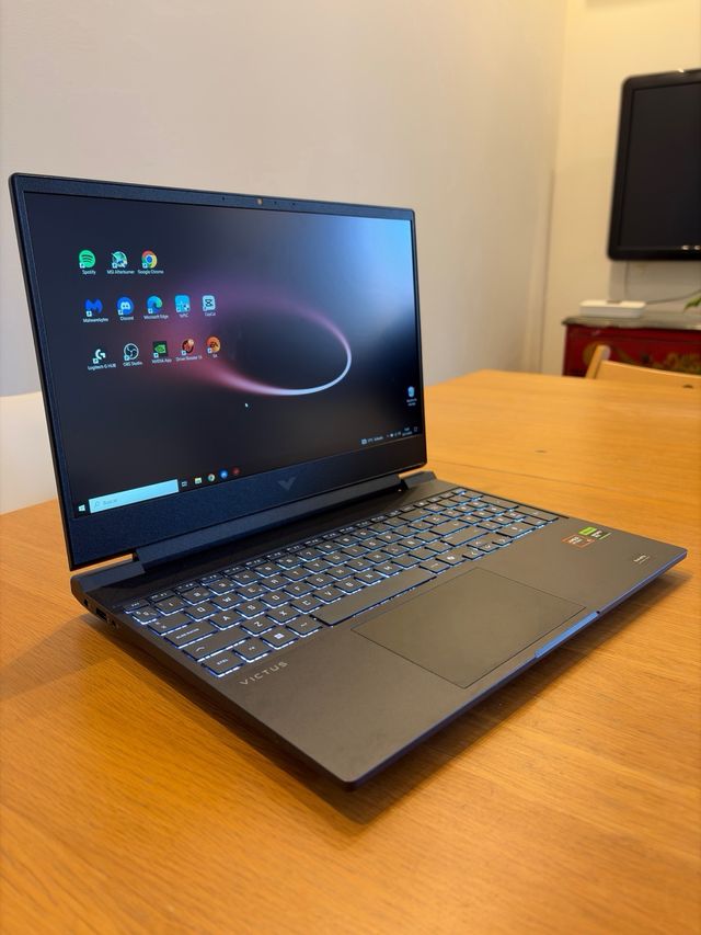 HP Victus Gaming 15 Ryzen5 3050 144hz 16RAM 512GB