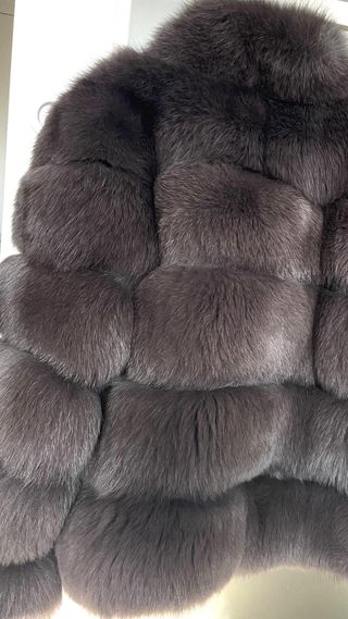 Pelliccia di volpe colore grigio scuro taglia S/M,
