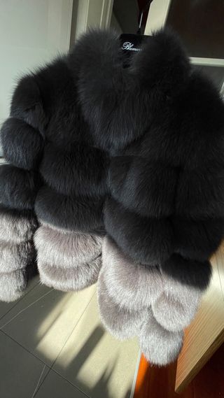 Pelliccia di volpe colore grigio scuro taglia S/M,