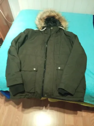 Chaquetón hombre verde oliva con capucha