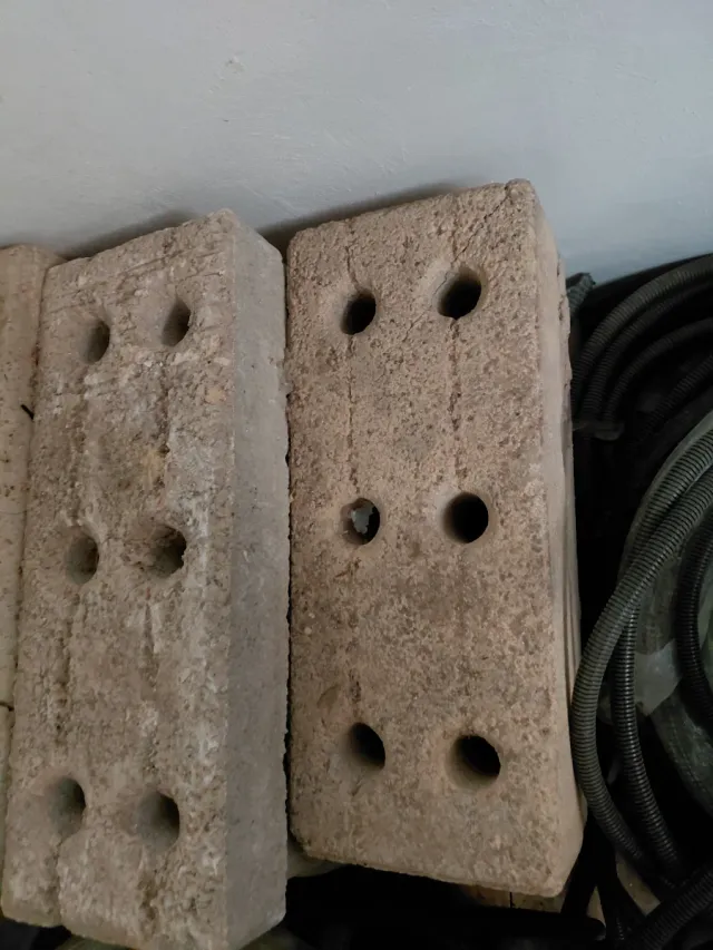 Pie de hormigón sujeta vallas