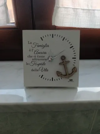 Orologio da comodino con ancora