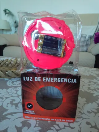Luz de emergencia y 3 pilas
