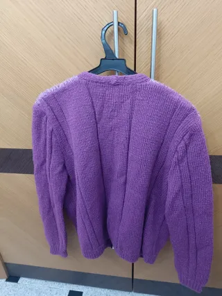 Chaqueta morada con cremallera