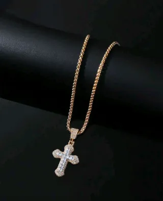 Cadena de oro con colgante de cruz