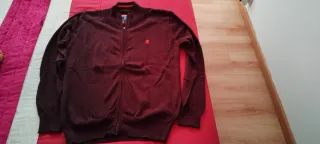 Chaqueta de punto marrón con cremallera