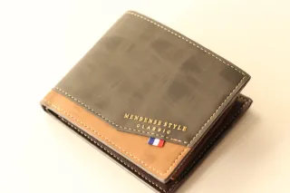 Cartera de hombre estilo clásico.