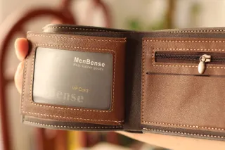 Cartera de hombre estilo clásico.