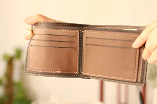 Cartera de hombre estilo clásico.