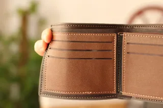 Cartera de hombre estilo clásico.