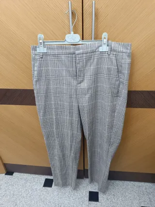 Pantalones de cuadros grises y blancos