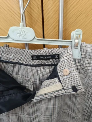 Pantalones de cuadros grises y blancos