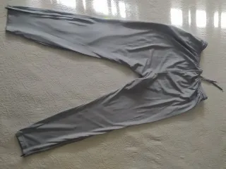 Pantalón Chándal AT. Madrid Nike Gris Verde