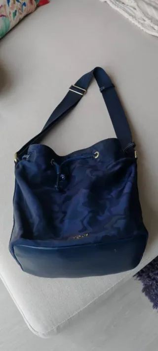 Bolso azul estampado tipo saco