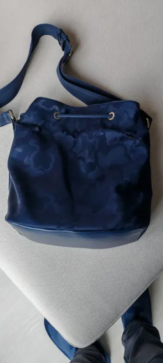 Bolso azul estampado tipo saco