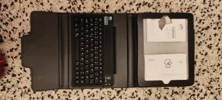 Funda con teclado negro