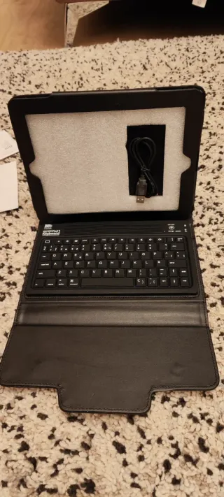 Funda con teclado negro