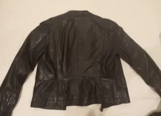 Chaqueta cuero mujer negra animal print