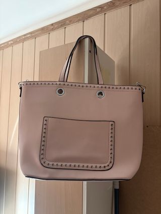 Bolso rosa con detalles